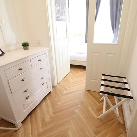 Zu Besuch Im Palast - Perfekte Lage